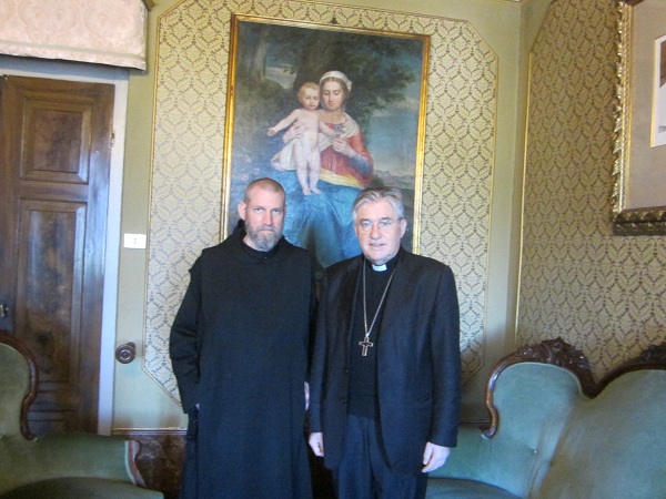 Padre Cassiano con il Vescovo di Belluno, Mons. Giuseppe Andrich